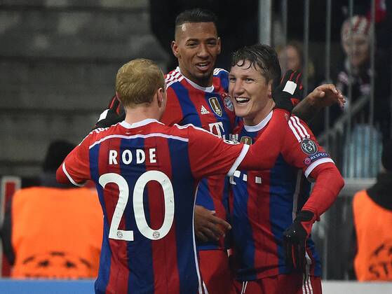 10.12.2014, xjhx, Fussball Champions League, FC Bayern Muenchen - ZSKA Moskau, v.l. Jerome Boateng (FC Bayern Muenchen), Bastian Schweinsteiger (FC Bayern Muenchen), Sebastian Rode (FC Bayern Muenchen) Torjubel, Goal celebration, celebrate the goal 2:0