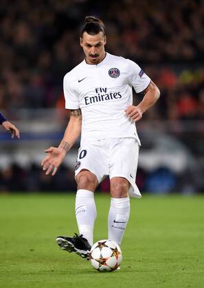 FUSSBALL CHAMPIONS LEAGUE SAISON 2014 2015 Vorrunde FC Barcelona Barca - Paris St. Germain 10.12.2014 Zlatan Ibrahimovic (Paris Saint-Germain) am Ball 