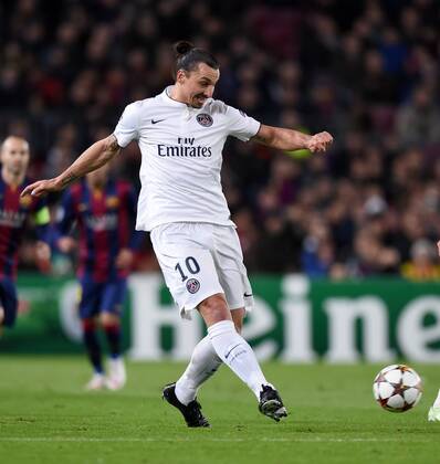 FUSSBALL CHAMPIONS LEAGUE SAISON 2014 2015 Vorrunde FC Barcelona Barca - Paris St. Germain 10.12.2014 Zlatan Ibrahimovic (Paris Saint-Germain) am Ball 