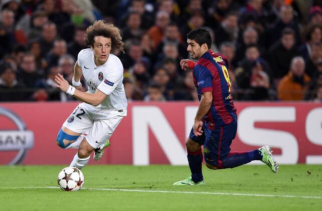 FUSSBALL CHAMPIONS LEAGUE SAISON 2014 2015 Vorrunde FC Barcelona Barca - Paris St. Germain 10.12.2014 David Luiz (li, Paris Saint-Germain) gegen Luis Suarez (re, Barca) 