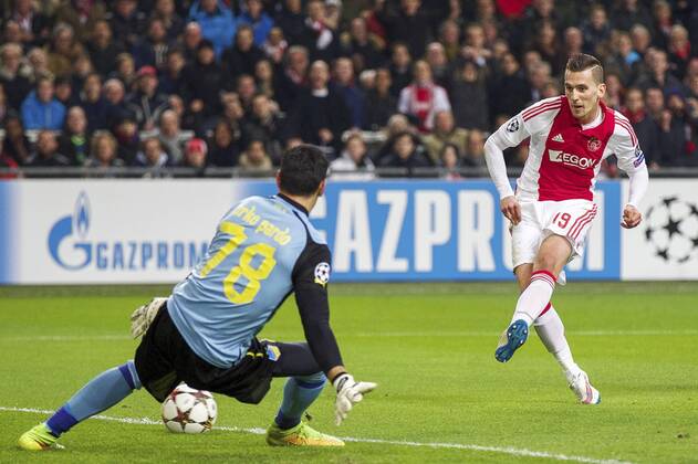 (L-R) goalkeeper Urko Pardo of Apoel FC, Arkadiusz Milik of Ajax, Nektarios Alexandrou of Apoel FC 4-0 during the UEFA Champions League group F match between Ajax Amsterdam and Apoel Nicosia on December 10, 2014 at the Amsterdam Arena in Amsterdam, The Netherlands. Auax Amsterdam v Apoel Nicosia UEFA Champions League Group F 2014 2015 xVIxxIVx 3345349