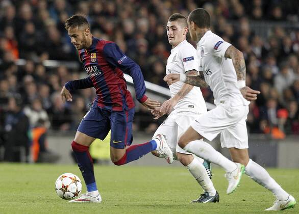 FC Barcelona Barca s Neymar Jr (l) and Paris Saint-Germain s Marco Verratti (c) and Gregory Van der Wiel during Champions League 2014 2015 match.December 10,2014.  (2014121019)