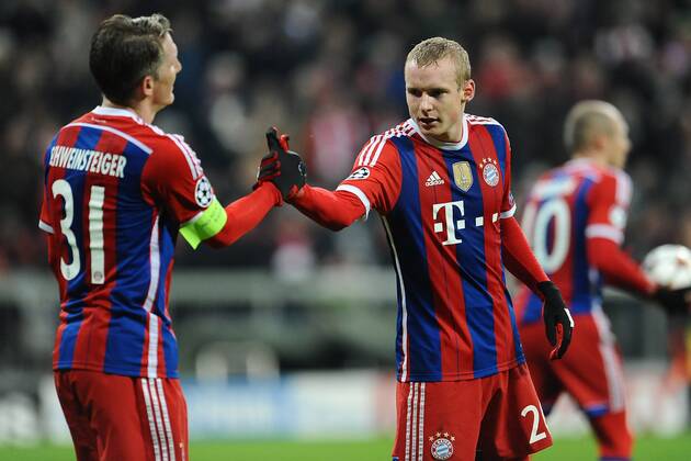 Fußball Champions League Gruppenphase 6.Spieltag Bayern München - ZSKA Moskau am 10.12.2014 in der Allianz Arena in München Torjubel zum 2:0 durch Sebastian Rode ( München ), rechts - Bastian Schweinsteiger ( München ), links