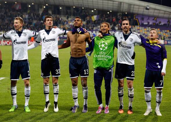 SOCCER - CL, Maribor vs Schalke MARIBOR,SLOVENIA,10.DEC.14 - SOCCER - UEFA Champions League, group stage, NK Maribor vs FC Schalke 04. Image shows the rejoicing of Marvin Friedrich, Roman Neustaedter, Eric Maxim Choupo-Moting, Christian Fuchs and Max Meyer (Schalke).