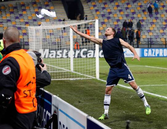 SOCCER - CL, Maribor vs Schalke MARIBOR,SLOVENIA,10.DEC.14 - SOCCER - UEFA Champions League, group stage, NK Maribor vs FC Schalke 04. Image shows Benedikt Hoewedes (Schalke).