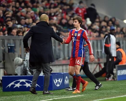 10.12.2014, xjhx, Fussball Champions League, FC Bayern Muenchen - ZSKA Moskau, v.l. Pep Guardiola (Trainer FC Bayern Muenchen), Gianluca Gaudino (FC Bayern Muenchen)