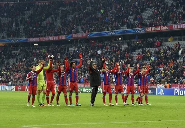 10.12.2014, Fussball Champions League 2014 2015, Vorrunde, 6.Spieltag, FC Bayern München - ZSKA Moskau, in der Allianzarena München. Laola Schlussjubel der Bayern. 