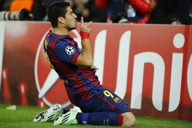(141211) -- BARCELONA, Barcelona s Luis Suarez celebrates scoring during the UEFA Champions League group F football match against Paris Saint-Germain in Barcelona, Spain, on Dec. 10, 2014. Barcelona won 3-1. ) (SP)SPAIN-BARCELONA-SOCCER-UEFA PauxBarrena 