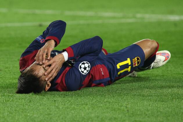 (141211) -- BARCELONA, Barcelona s Neymar reacts during the UEFA Champions League group F football match against Paris Saint-Germain in Barcelona, Spain, on Dec. 10, 2014. Barcelona won 3-1. ) (SP)SPAIN-BARCELONA-SOCCER-UEFA PauxBarrena 