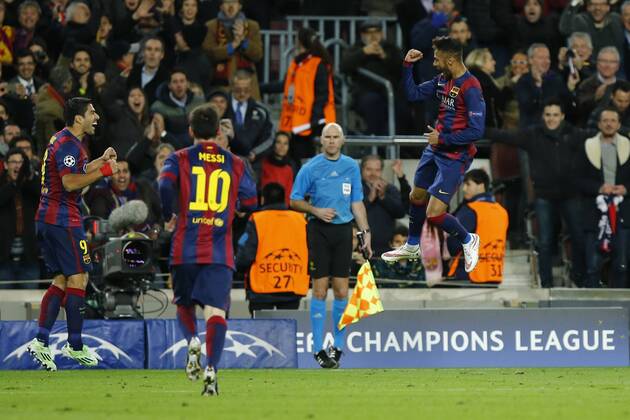 (141211) -- BARCELONA, Barcelona s Neymar (R) celebrates scoring during the UEFA Champions League group F football match against Paris Saint-Germain in Barcelona, Spain, on Dec. 10, 2014. Barcelona won 3-1. ) (SP)SPAIN-BARCELONA-SOCCER-UEFA PauxBarrena 