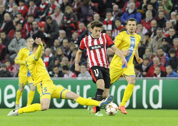 Aktuell Fussball, Champions League, Athletic Bilbao - BATE Baryssau Champions League match between Athletic Bilbao and Bate Borisov. In this picture, Ibai Gomez vs Evgeni Yablonski . xJUANxECHEVERRIAx 
