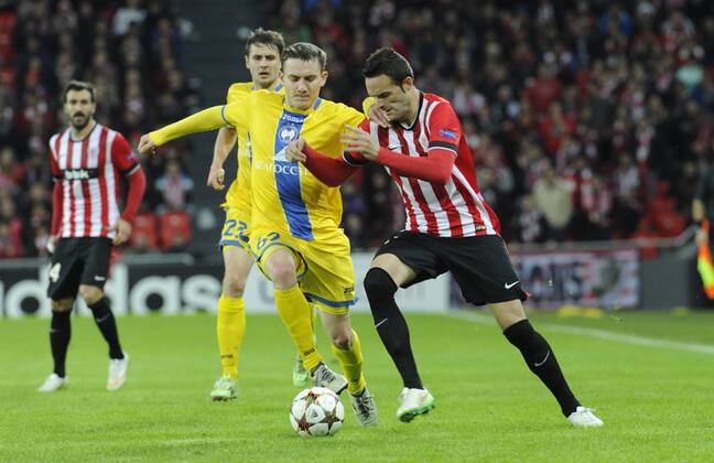 Aktuell Fussball, Champions League, Athletic Bilbao - BATE Baryssau Champions League match between Athletic Bilbao and Bate Borisov. In this picture, Borja Viguera vs Mikhail Gordejchuk. xJUANxECHEVERRIAx 