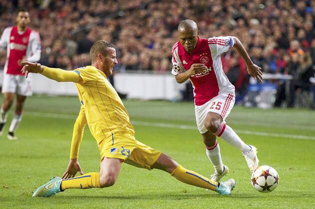 Aktuell Fussball, Champions League, Ajax Amsterdam - APOEL Nikosia (L-R) Tasos Papazoglou of Apoel FC, Thulani Serero of Ajax 3 during the UEFA Champions League group F match between Ajax Amsterdam and Apoel Nicosia on December 10, 2014 at the Amsterdam Arena in Amsterdam, The Netherlands. Auax Amsterdam v Apoel Nicosia UEFA Champions League Group F 2014 2015 xVIxxIVx 3345796