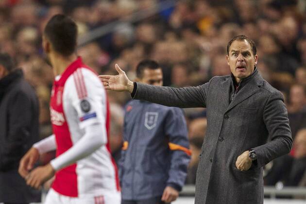 Aktuell Fussball, Champions League, Ajax Amsterdam - APOEL Nikosia (L-R) Ricardo Kishna of Ajax, coach Frank de Boer of Ajax during the UEFA Champions League group F match between Ajax Amsterdam and Apoel Nicosia on December 10, 2014 at the Amsterdam Arena in Amsterdam, The Netherlands. Auax Amsterdam v Apoel Nicosia UEFA Champions League Group F 2014 2015 xVIxxIVx 3345798