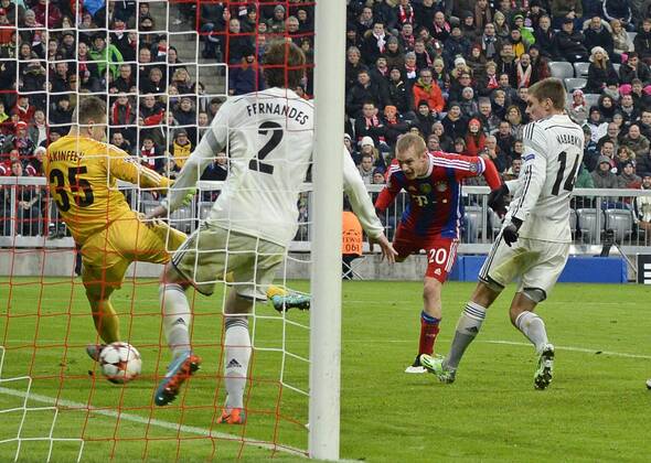 10.12.2014, Fussball Champions League 2014 2015, Vorrunde, 6.Spieltag, FC Bayern München - ZSKA Moskau, in der Allianzarena München. Treffer zum 2:0 von Sebastian Rode (Bayern). Torwart Igor Akinfeev (ZSKA Moskau), Mario Fernandes (ZSKA Moskau), Sebastian Rode (Bayern) und Kirill Nababkin (ZSKA Moskau). 