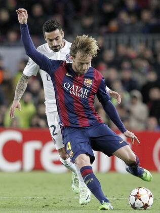 Aktuell Fussball, Champions League, FC Barcelona - Paris St. Germain FC Barcelona Barca s Ivan Rakitic (r) and Paris Saint-Germain s Ezequiel Lavezzi during Champions League 2014 2015 match.December 10,2014.  (2014121094)