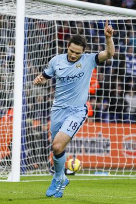 13.12.2014. Leicester, England. Premier League. Leicester versus Manchester City. Frank Lampard of Manchester City celebrates after scoring the first goal of the game. xJohnxKirkpatrickx  ActionPlus11582645