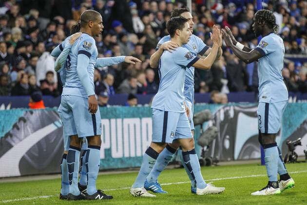 13.12.2014. Leicester, England. Premier League. Leicester versus Manchester City. Frank Lampard of Manchester City is congratulated by team mates after scoring the first goal of the game. xJohnxKirkpatrickx  ActionPlus11582646