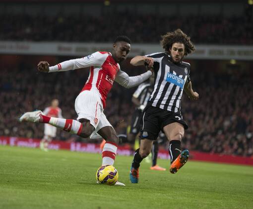 13.12.2014. London, England. Premier League. Arsenal FC versus Newcastle United. Arsenal s Danny Welbeck has an early chance but he is closed down by Newcastle United s Fabricio Coloccini. xNigelxCookex  ActionPlus11582720