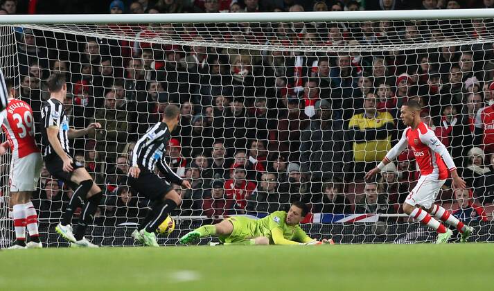 Arsenal s Wojciech Szczesny saves from Newcastle s Mike Williamson Barclays Premier League- Arsenal FC vs Newcastle United - Emirates Stadium - England - 13th December 2014 - EDITORIAL USE ONLY. No use with unauthorised audio, video, data, fixture lists, club league logos or live services. Online in-match use limited to 120 images, no video emulation. No use in betting, games or single club league player publications.