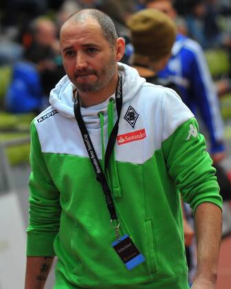 Co-Trainer Oliver NEUVILLE (Borussia Moenchengladbach). Deutschland, Sindelfingen: Fussball, Junioren: 25. Mercedes-Benz JuniorCup am 04.01.2015, Glaspalast .