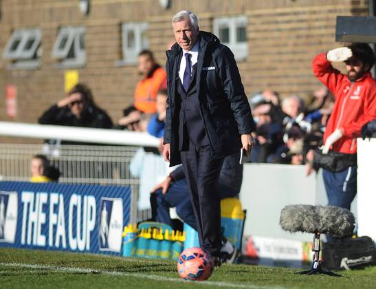 Football - 2014 2015 FA Cup - Third Round: Dover Athletic vs. Crystal Palace Palace manager Alan Pardew at the Crabble Athletic Ground. COLORSPORT ANDREW COWIE