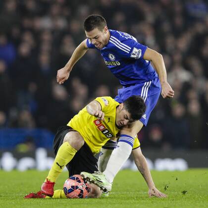 04.01.2015. Stamford Bridge, London, England. FA Cup 3rd Round. Chelsea versus Watford. Chelsea s Cesar Azpilicueta in a tussle with Watford s Fernando Forestieri xCraigxMercerx  ActionPlus11586898