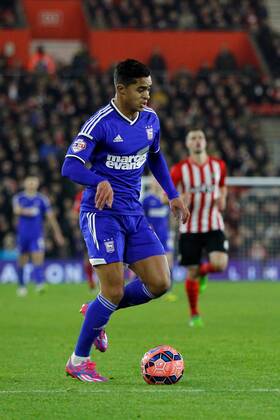 Football - 2014 2015 FA Cup - Third Round: Southampton vs. Ipswich Town Cameron Stewart of Ipswich Town in action at St Mary s Stadium Southampton Colorsport Shaun Boggust