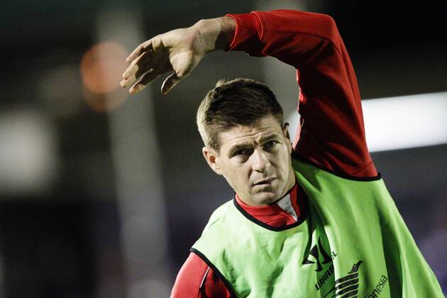 Aktuell Fußball, England, FA Cup, AFC Wimbledon - FC Liverpool 05.01.2015. London, England. FA Cup 3rd Round. AFC Wimbledon v Liverpool. Liverpool& x2019;s Steven Gerrard warms up xCraigxMercerx ActionPlus11587273