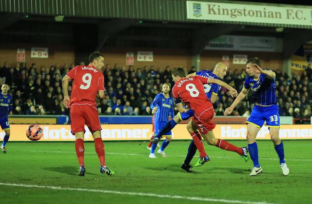 Aktuell Fußball, England, FA Cup, AFC Wimbledon - FC Liverpool Liverpool s Steven Gerrard scoring his sides opening goal FA Cup Third Round - AFC Wimbledon - FC Liverpool - Kingsmeadow Stadium park - England - 5th January 2015 - EDITORIAL USE ONLY. No use with unauthorised audio, video, data, fixture lists, club league logos or live services. Online in-match use limited to 120 images, no video emulation. No use in betting, games or single club league player publications.