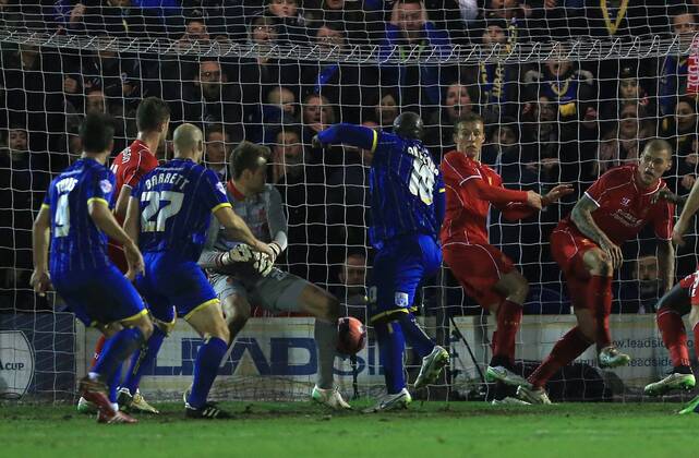 Aktuell Fußball, England, FA Cup, AFC Wimbledon - FC Liverpool AFC Wimbledon s Adebayo Akinfenwa scoring his sides opening goal FA Cup Third Round - AFC Wimbledon - FC Liverpool - Kingsmeadow Stadium park - England - 5th January 2015 - EDITORIAL USE ONLY. No use with unauthorised audio, video, data, fixture lists, club league logos or live services. Online in-match use limited to 120 images, no video emulation. No use in betting, games or single club league player publications.