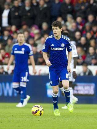 Football - 2014 2015 Premier League - Swansea City vs. Chelsea Oscar of Chelsea attacks at The Liberty Stadium. COLORSPORT WINSTON BYNORTH