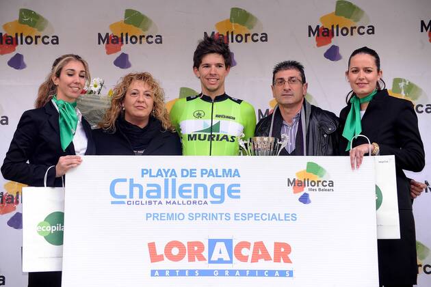 Unai INTZIARTE ( SPA Murias Taldea ) gewinnt die Sprint Pezialwertung - Premio Sprints Especiales - Podium - Siegerehrung - Zeremonie - Ceremony - Jubel - Freude - Emotionnen - Mimik - Gestik - Hostessen - Pokal - Querformat - quer - horizontal - Event Veranstaltung: 24. Playa de Palma - Challenge Ciclista Mallorca - Trofeo Playa de Palma - Playa de Palma nach Palma 168.2 km - Location Ort: Mallorca - Spain - Spanien - Europe - Europa - Date Datum: 01.02.2015 STIEHL PHOTOGRAPHY