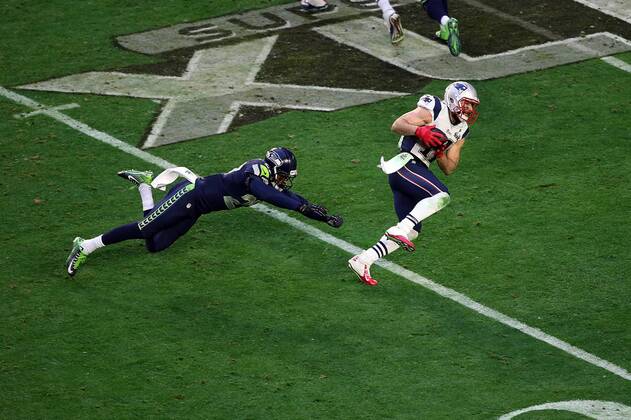01 February 2015: New England Patriots wide receiver Julian Edelman 11 races past Seattle Seahawks cornerback Tharold Simon 27 during the first half of Super Bowl XLIX between the Seattle Seahawks and the New England Patriots at University of Phoenix Stadium in Glendale, Az. NFL American Football Herren USA FEB 01 Super Bowl XLIX - Patriots v Seahawks Icon3171502011352 EDITORIAL USE ONLY
