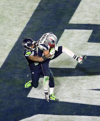 01 February 2015: New England Patriots wide receiver Danny Amendola 80 hauls in a touchdown over Seattle Seahawks cornerback Richard Sherman 25 during the second half of Super Bowl XLIX between the Seattle Seahawks and the New England Patriots at University of Phoenix Stadium in Glendale, Az. The New England Patriots beat the Seattle Seahawks 28-24. NFL American Football Herren USA FEB 01 Super Bowl XLIX - Patriots v Seahawks Icon3171502012767 EDITORIAL USE ONLY