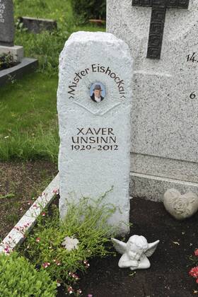 GRAB VON XAVER UNSINN AUF DEM WALDFRIEDHOF IN FUESSEN