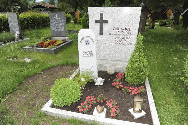 GRAB VON XAVER UNSINN AUF DEM WALDFRIEDHOF IN FUESSEN