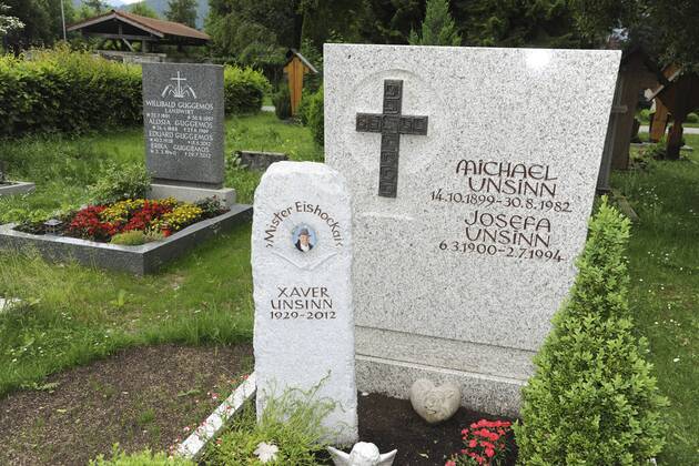 GRAB VON XAVER UNSINN AUF DEM WALDFRIEDHOF IN FUESSEN