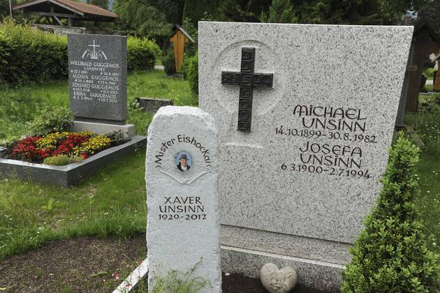 GRAB VON XAVER UNSINN AUF DEM WALDFRIEDHOF IN FUESSEN