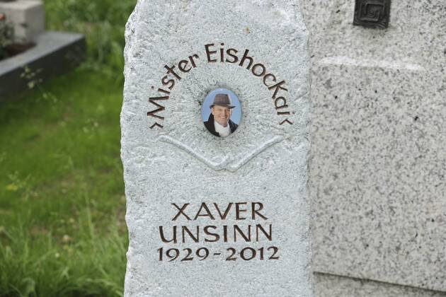 GRAB VON XAVER UNSINN AUF DEM WALDFRIEDHOF IN FUESSEN
