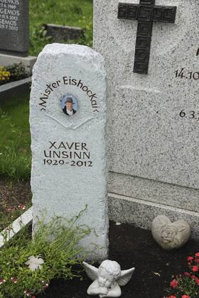 GRAB VON XAVER UNSINN AUF DEM WALDFRIEDHOF IN FUESSEN