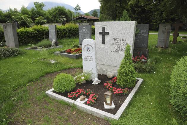 GRAB VON XAVER UNSINN AUF DEM WALDFRIEDHOF IN FUESSEN