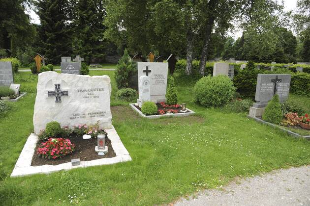 GRAB VON XAVER UNSINN AUF DEM WALDFRIEDHOF IN FUESSEN