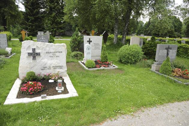 GRAB VON XAVER UNSINN AUF DEM WALDFRIEDHOF IN FUESSEN