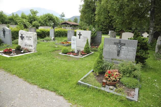 GRAB VON XAVER UNSINN AUF DEM WALDFRIEDHOF IN FUESSEN