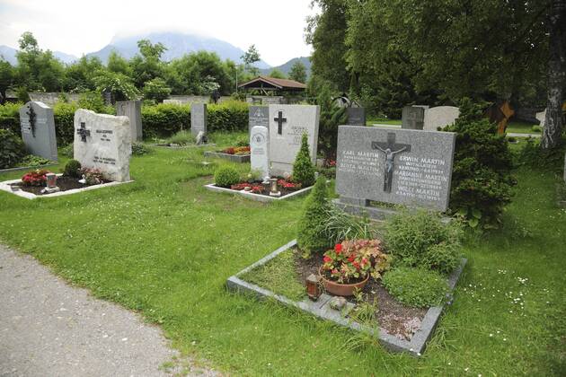 GRAB VON XAVER UNSINN AUF DEM WALDFRIEDHOF IN FUESSEN