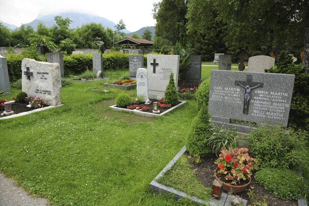 GRAB VON XAVER UNSINN AUF DEM WALDFRIEDHOF IN FUESSEN