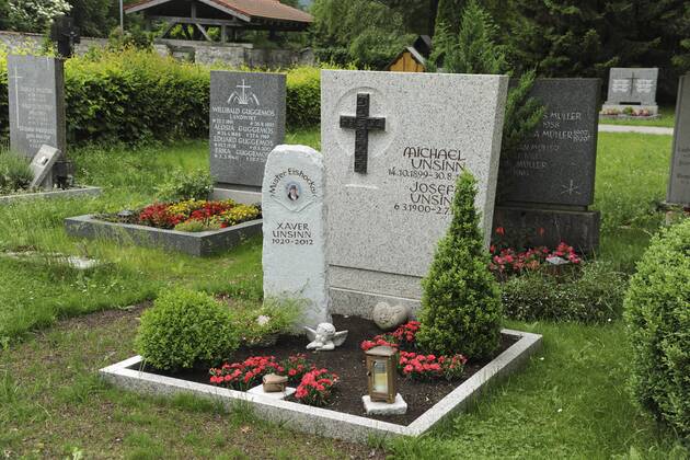 GRAB VON XAVER UNSINN AUF DEM WALDFRIEDHOF IN FUESSEN