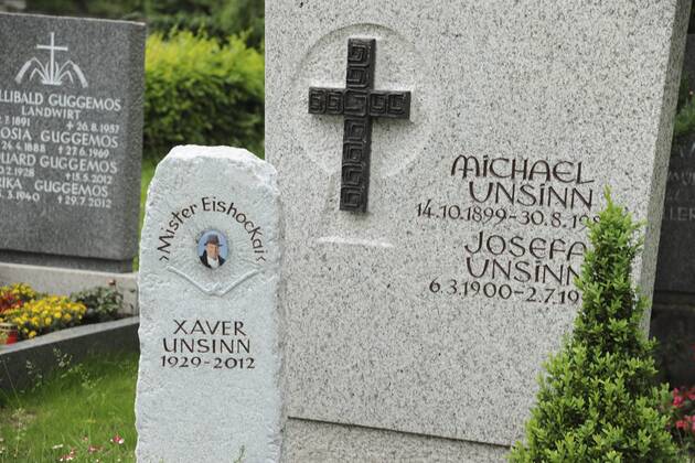 GRAB VON XAVER UNSINN AUF DEM WALDFRIEDHOF IN FUESSEN