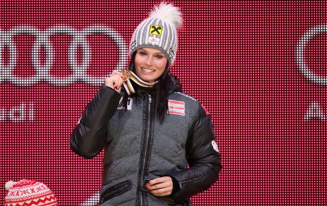 ALPINE SKIING - FIS Ski WC Creek 2015 VAIL,COLORADO,USA,03.FEB.15 - ALPINE SKIING - Super Giant Slalom FIS Alpine World Ski Championships, Raptor, super giant slalom, ladies, Medals Plaza, award ceremony. Image shows the rejoicing of Anna Fenninger (AUT). Keywords: medal.